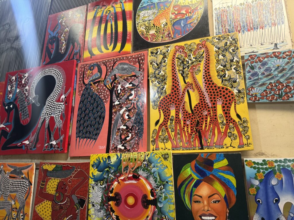 ティンガティンガ村で販売されているアート
