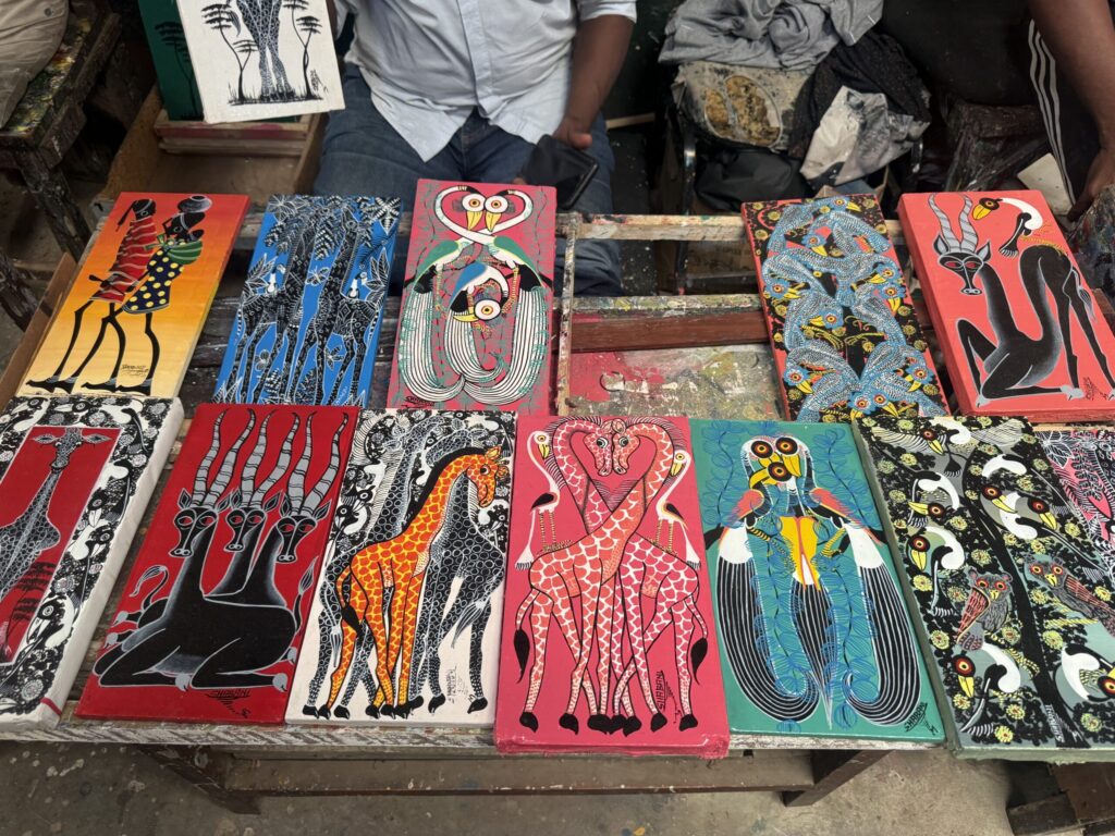ティンガティンガ村で販売されているアート