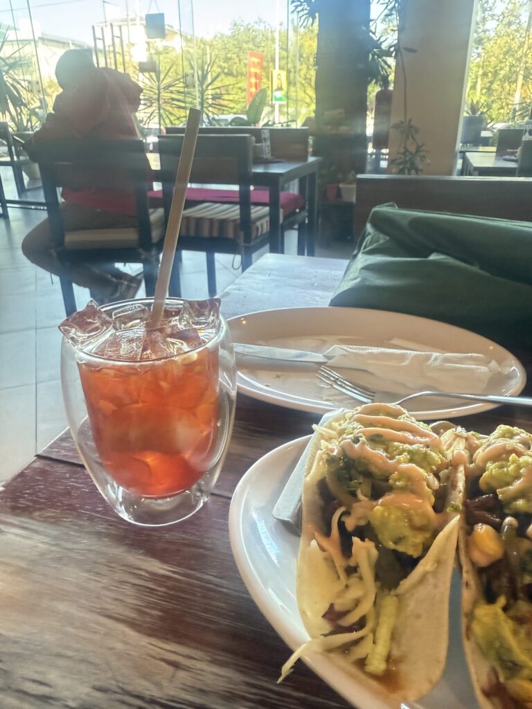 タンザニア ダルエスサラームのおすすめカフェ　The Tribe