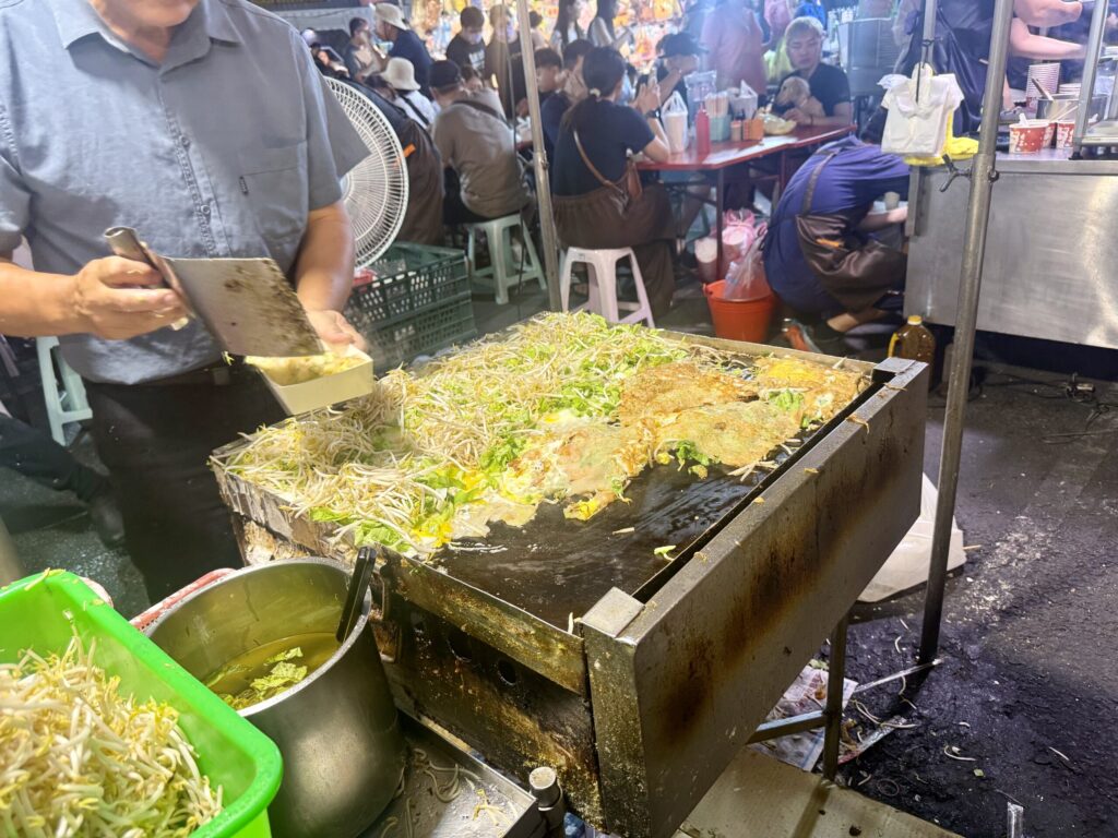 台南花園夜市のエビオムレツ