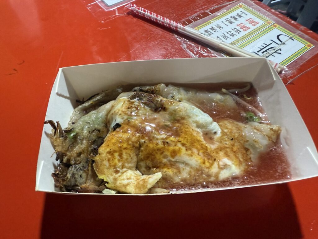 台南花園夜市の牡蠣オムレツ