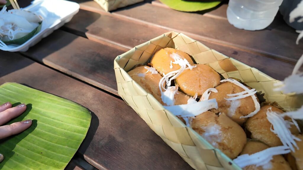 カンボジアの伝統菓子、ノームアカオ