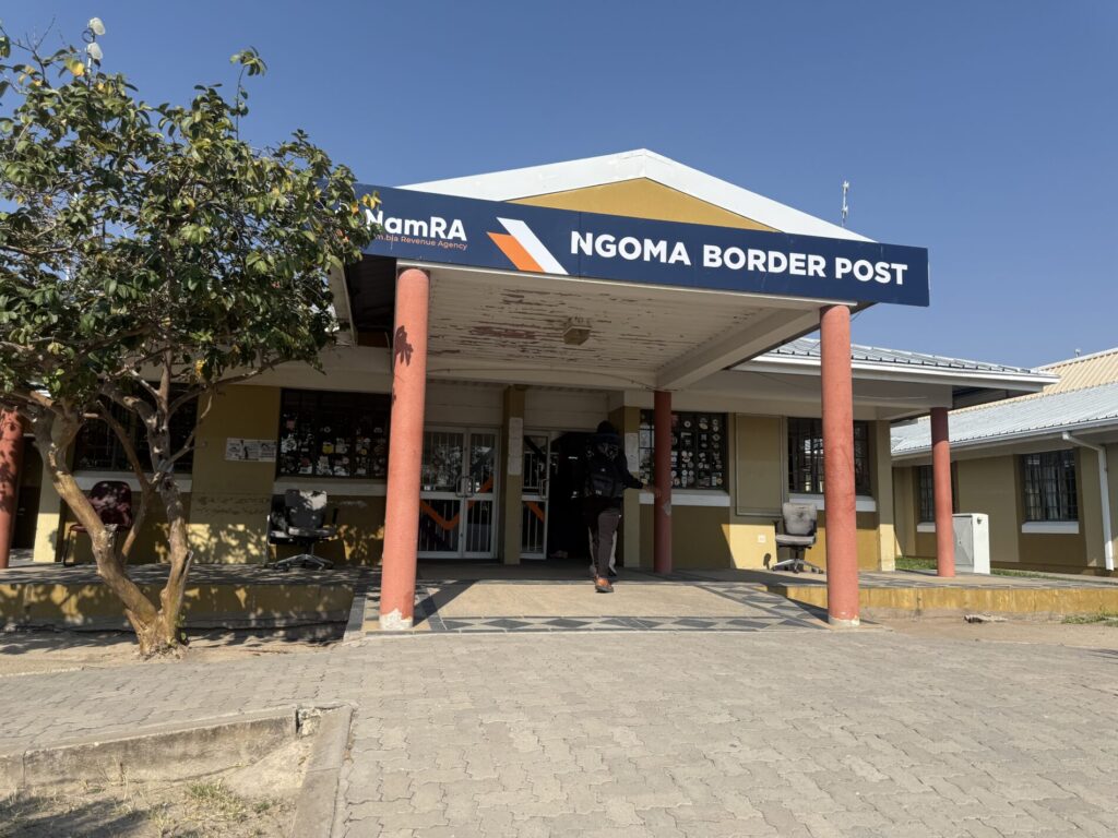 Intercapeバス　ウィントフックからリビングストン