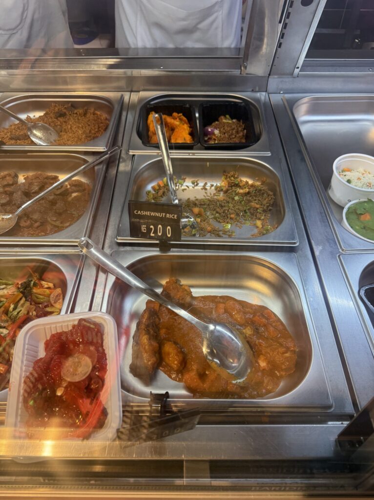 ナイロビおすすめホテル　近くのスーパーのお総菜コーナー