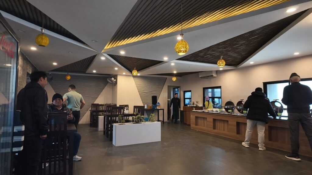 ポカラからカトマンズのバス 休憩所