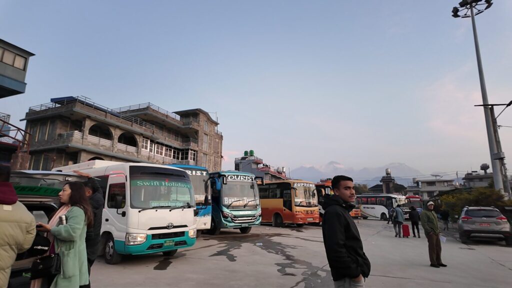 ポカラからカトマンズのバス バスパーク