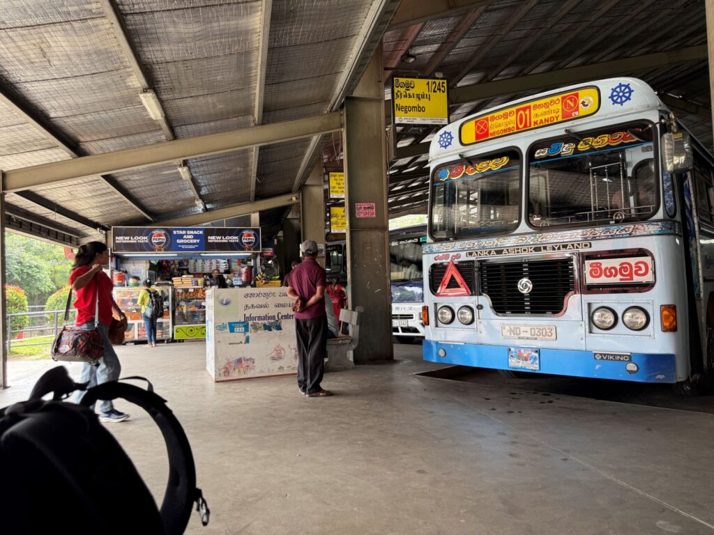 キャンディ滞在はクイーンズホテルがおすすめ　バスステーションも近い