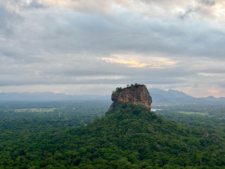 スリランカ旅行注意点　ピドゥランガラ・ロック