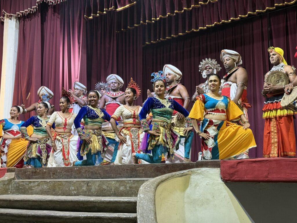 スリランカ　キャンディアンダンス