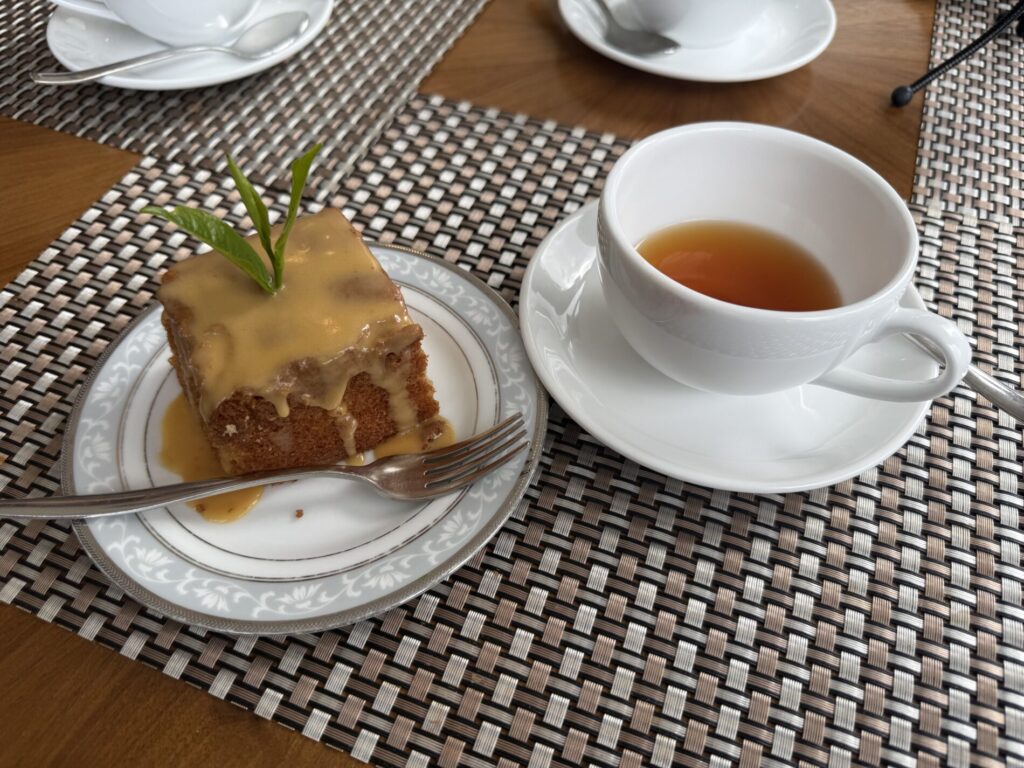 ヌワラエリヤ 紅茶工場見学おすすめ 紅茶ケーキ