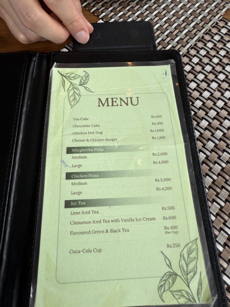 ヌワラエリヤ 紅茶工場見学おすすめ メニュー