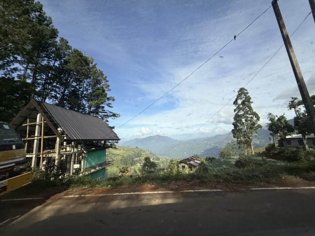 ヌワラエリヤからコロンボ バス