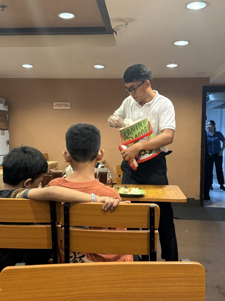 フィリピン　セブ　おすすめ　グルメ　炭火焼チキン　イナサル