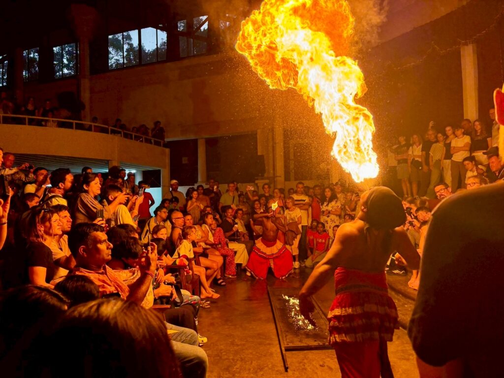 スリランカ　キャンディアンダンス