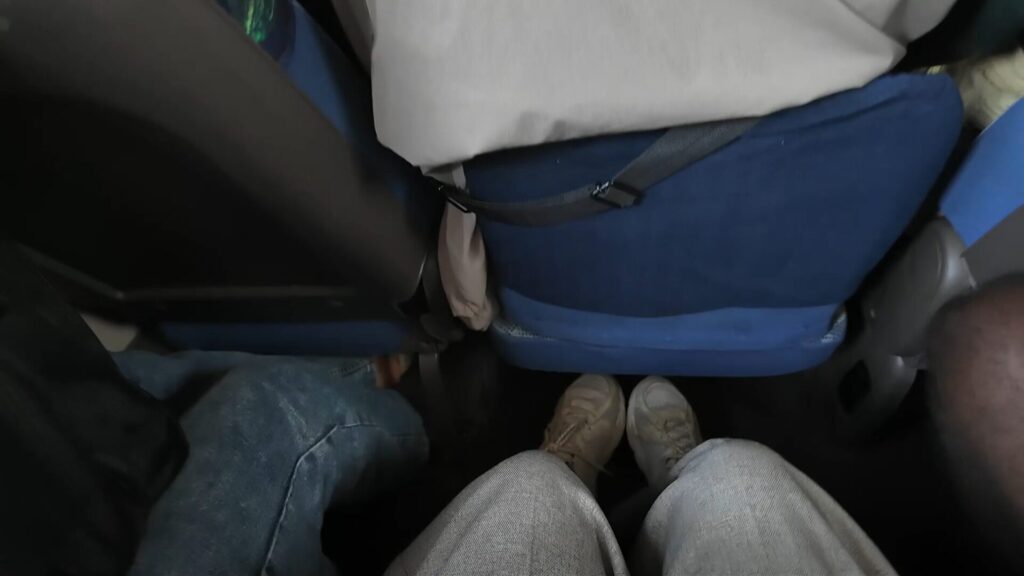 コロンボからダンブッラ バスで移動 補助席