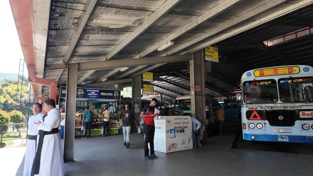 キャンディからヌワラエリヤ バス