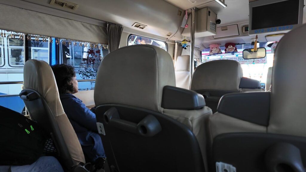 ヌワラエリヤからコロンボ バス