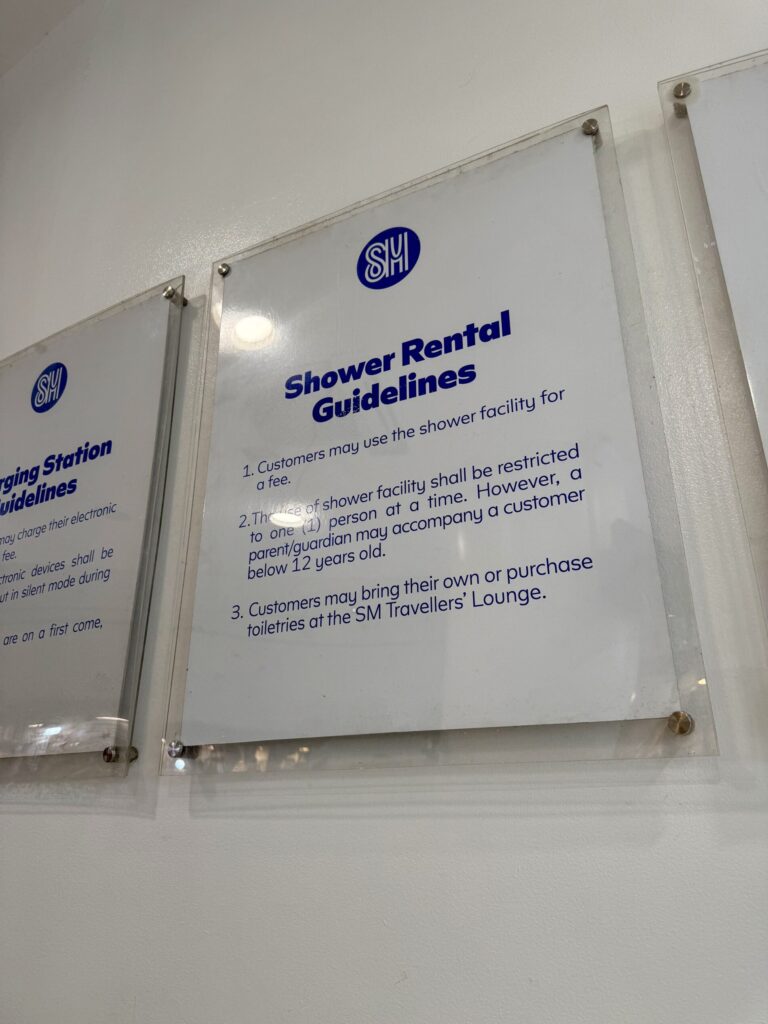 SM City Cebu traveller's lounge　セブ　シャワー