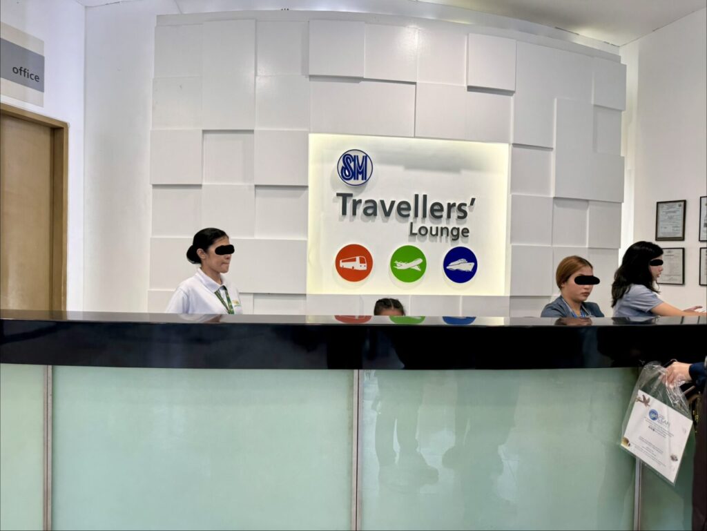 SM City Cebu traveller's lounge　セブ　荷物預け