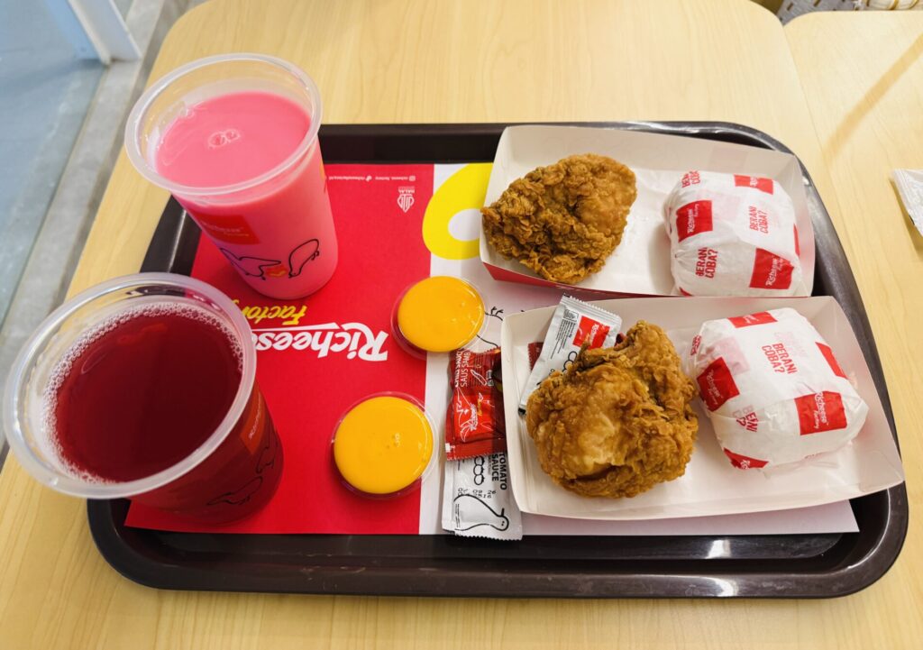 ディスカバリーショッピングモールのリッチーズファクトリー