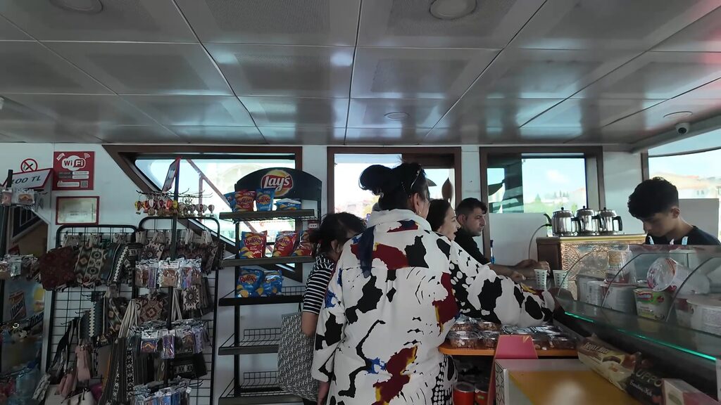 ボスポラス海峡クルーズ　船内